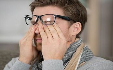آیا خطرات مالش چشم‌ را می دانید؟
