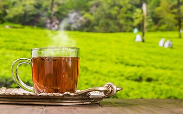 ۶ غذا که نباید همراه چای بخورید!
