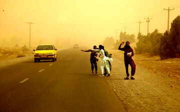 توفان هزار و ۲۲ نفر را در سیستان راهی بیمارستان کرد