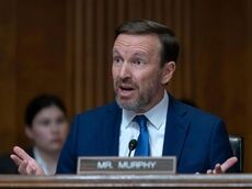 سناتور آمریکایی: ایران قوی‌تر از همیشه است؛ ترامپ در توهم پیروزی