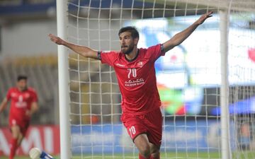 مغانلو سانتاکلارا را برای پرسپولیسی ماندن راضی می‌کند؟
