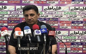 قلعه نویی با سپاهان تمدید کرد 