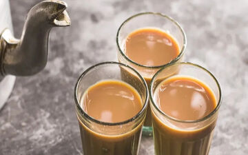 شیر چای بلوچی؛ نوشیدنی متفاوتی که باید حداقل یک‌بار امتحان کنید + طرز تهیه
