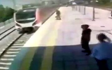 نجات یک زن از خودکشی در ایستگاه مترو