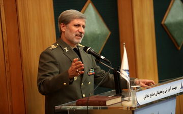 وزیر دفاع:  ۴۰ سال است که با شرایط تحریم مواجه هستیم