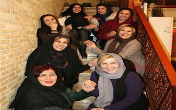 ژست جالب بازیگران سرشناس روی پله
