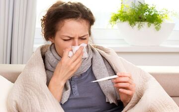 در چه صورت آبریزش بینی نشانه ی کروناست؟