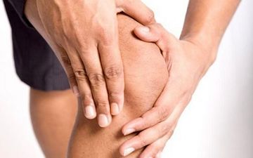 چرا در هنگام حرکت زانوهایم صدا می دهند؟
