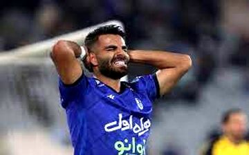 مدافع استقلال سرانجام قراردادش را تمدید کرد