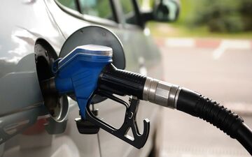 بررسی سناریوهای دولت برای مدیریت مصرف بنزین