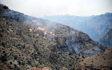 آتش از بهبهان خوزستان به سمت کهگیلویه و بویراحمد زباله می‌کشد