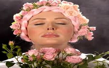 میکاپ و حجاب جالب نیوشا ضیغمی برای تبلیغ یک محصول آرایشی بهداشتی
