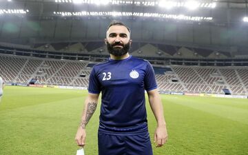 بالاخره یکی دست این بازیکن استقلال را گرفت!