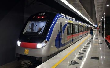 تخلیه مسافران در ایستگاه ملت