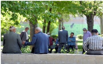 بازنشستگان سرگردان شدند/ حق بیمه کم می‌شود اما بیمه تکمیلی فعال نیست