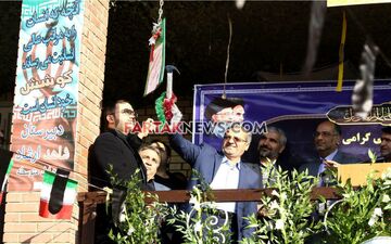 گزارش تصویری /  نواختن زنگ گلبانگ انقلاب توسط معاون پرورشی و فرهنگی وزارت آموزش و پرورش