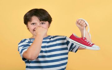 خداحافظ بوی بد کفش! ابتکار خلاقانه دانشمندان هندی برای از بین بردن بوی ناخوشایند کفش‌ها