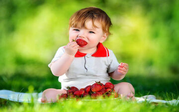 خاصیت‌های درمانی توت فرنگی برای کودکان
