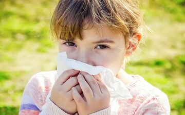 ۶ ماده غذایی طبیعی برای مقابله با آبریزش بینی
