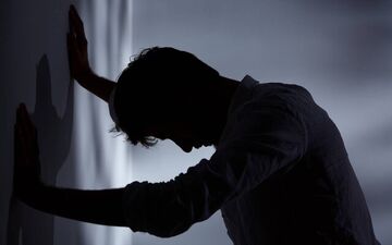 
چرا افسردگی در جان انسان نفوذ می‌کند؟