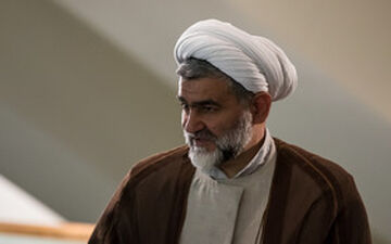 ۲ ماه تا ۲ سال حبس مجازات کسانی که در بقاع متبرکه اقدام غیرمتعارف داشتند