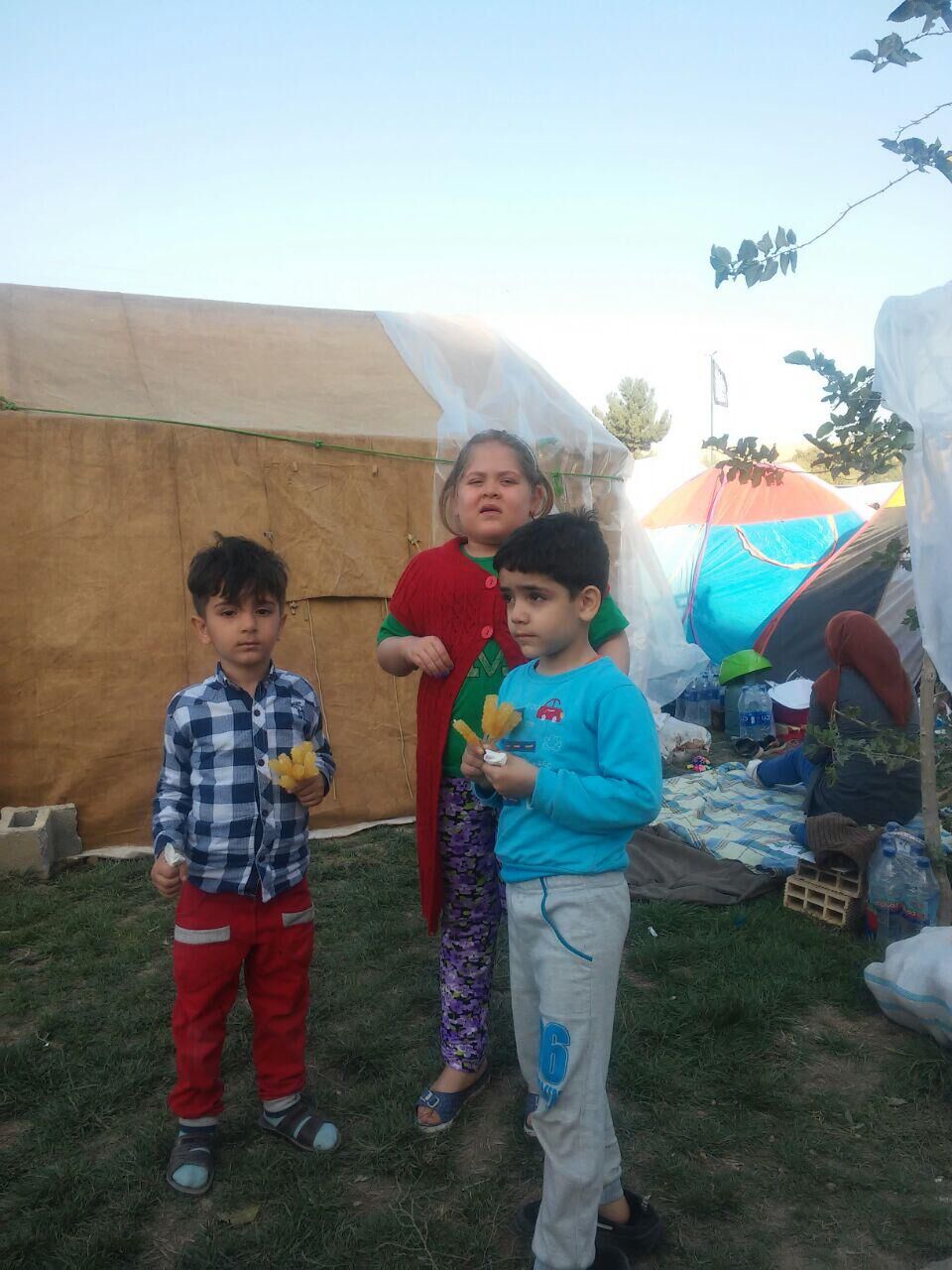 اختصاصی/ بازی های کودکانه و نگاه معصوم  و ناراحت کننده آنها در دل زلزله+تصاویر