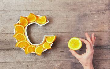 فواید ویتامین C موضعی برای سلامت پوست

