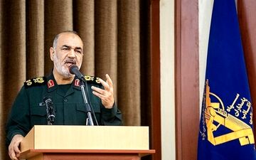  ملت ایران سیاست‌های مرکب و پیچیده دشمن را متلاشی کرده‌ است