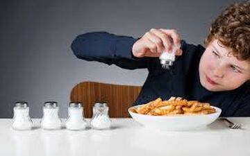 آیا مصرف نمک پیش از غذا توصیه میشود؟