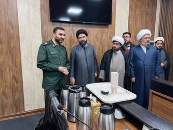  نشست مشترک فرمانده سپاه و رئیس اوقاف شهرستان قدس در امامزاده حضرتین