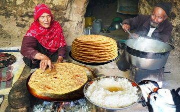 پخت شیربرنج و نان لواش در غار افغانستان / غذای روستایی با طعم اصالت