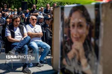 وداع هنرمندان با بهناز نازی؛ پیکر بازیگر سینما و تئاتر در پهنه رودکی بدرقه شد