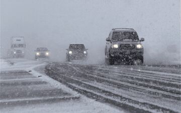 یخبندان، تردد در برخی محورهای ایلام را پرخطر کرده است