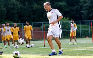  نظر "شجاع خلیل زاده" بازیکن پرسپولیس، درباره عملکرد "کالدرون"