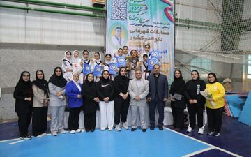 قهرمانی دختران تکواندوی کردستان در رقابت‌های منطقه یک کشور