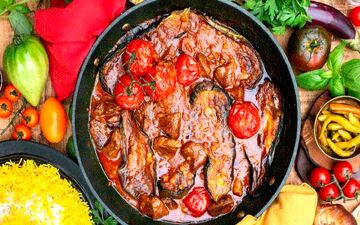 طرز تهیه خورش بادمجان به سبک رستورانی؛ خوشمزه و حرفه‌ای + ۸ نکته طلایی