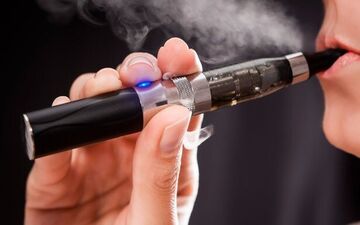 حقیقت تلخی که در سیگار الکترونیک پنهان شده و شما نمی دانید/ مصرف کیسه نیکوتین بی خطر است؟