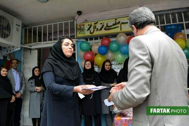 پاسداشت روزمعلم در دبستان غیر انتفاعی مفید و تجلیل از دانش‌آموزان برتر  ناحیه سه کرمانشاه 