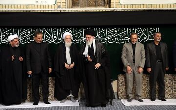 آغاز مراسم عزاداری شب تاسوعای حسینی با حضور رهبر معظم انقلاب 
