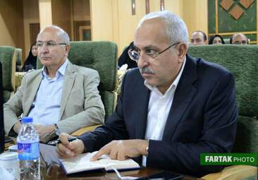نشست معاون سیاسی وزارت کشور با معتمدین کرمانشاه
