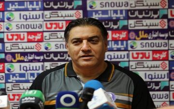 مربی استقلال خوزستان: در مقابل سپاهان بهترین بازی خود را ارائه می‌دهیم