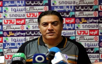 مربی استقلال خوزستان: در مقابل سپاهان بهترین بازی خود را ارائه می‌دهیم