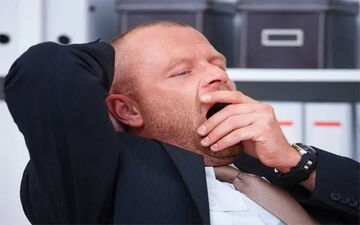 زنگ خطری به نام خواب‌آلودگی روزانه؛ وقتی قلب به کمک نیاز دارد