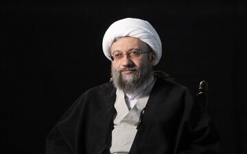 آملی لاریجانی: همه اجزای نظام کمک کنند تا از تنگناها و مشکلات عبور کنیم