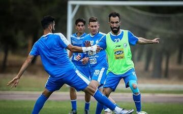  گزارش تمرین استقلال/ حضور یک بازیکن استقلال با سگش