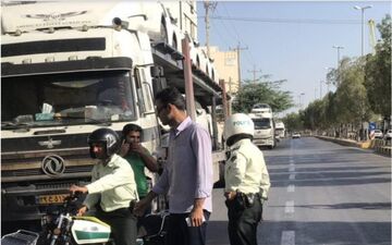 توقیف خودرو‌های وارداتی از گمرک بوشهر صحت ندارد