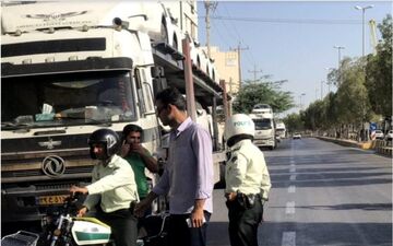 توقیف خودرو‌های وارداتی از گمرک بوشهر صحت ندارد