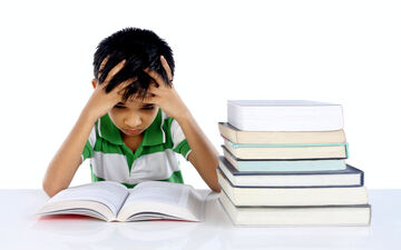 دیسلکسیا (اختلال خواندن یا خوانش پریشی) چیست؟ و علائم و درمان آن