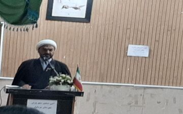 بزرگان برای پیگیری امورات مردم ازوقت وزندگی خود هزینه می کنند