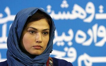 سفر در زمان؛ تیپ و ژست لادن مستوفی و فرهاد آئیش در تئاتر